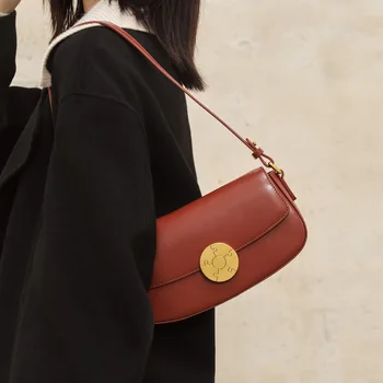 Новинка 2023 года Красная кожаная сумка через плечо в весеннем стиле с магнитной пряжкой Роскошные сумки для женщин для повседневного использования и повседневных прогулок